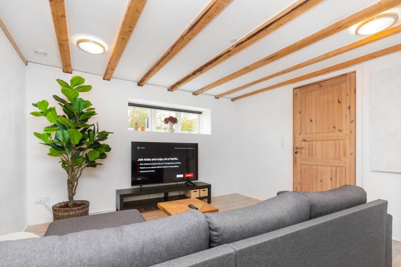 Moderne & Fuldt Udstyret Lejlighed M.Plads Til 4 Hojbjerg 외부 사진